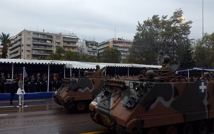 Σείστηκε η παραλιακή λεωφόρος της Θεσσαλονίκης από τεθωρακισμένα άρματα (βίντεο)